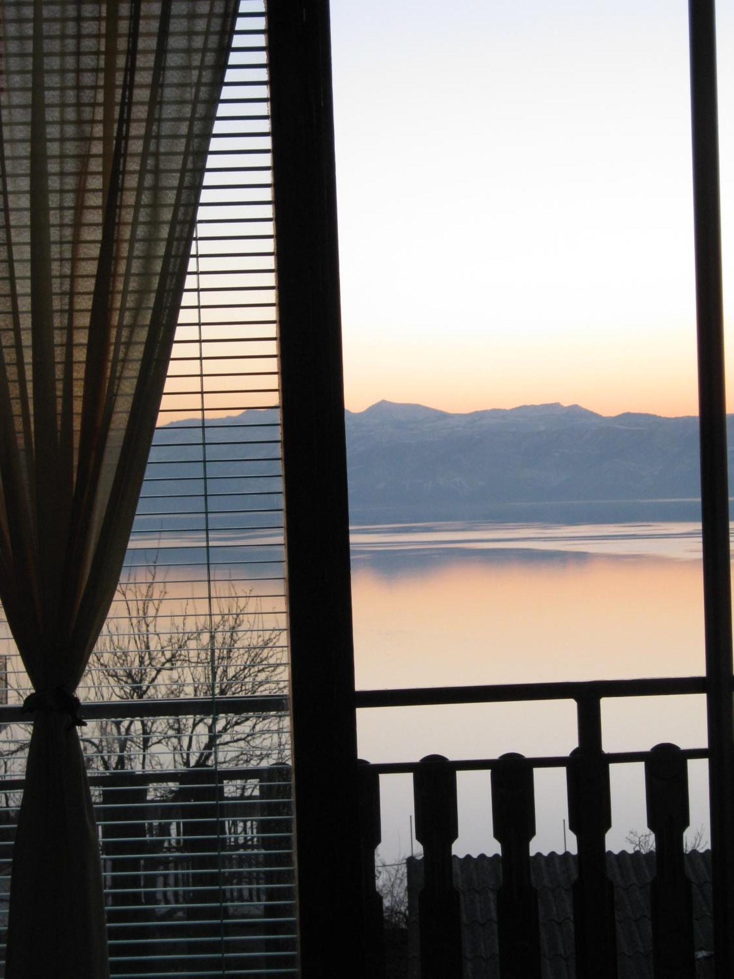 Risto'S Guest House Elshani Exterior foto