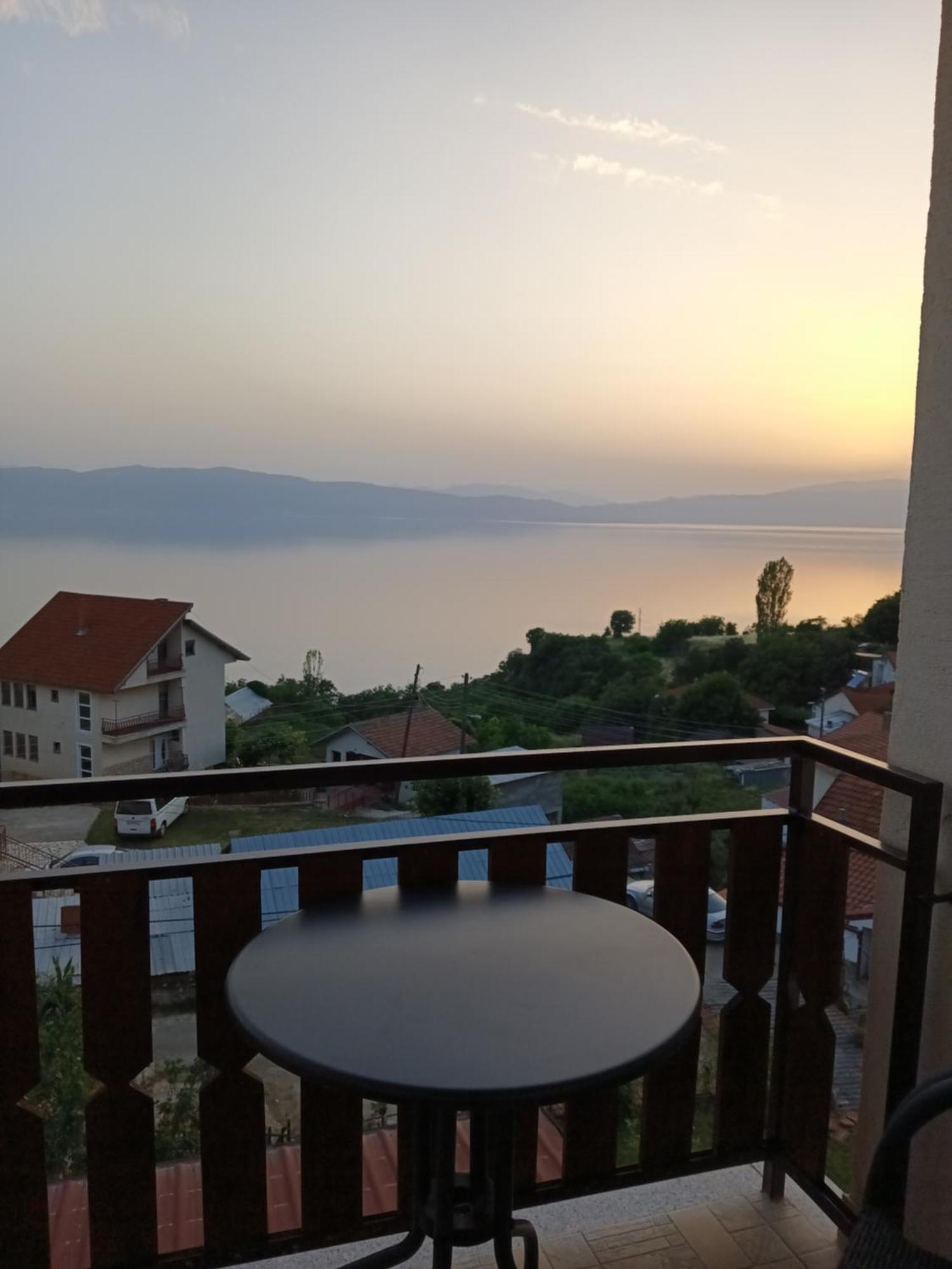 Risto'S Guest House Elshani Exterior foto