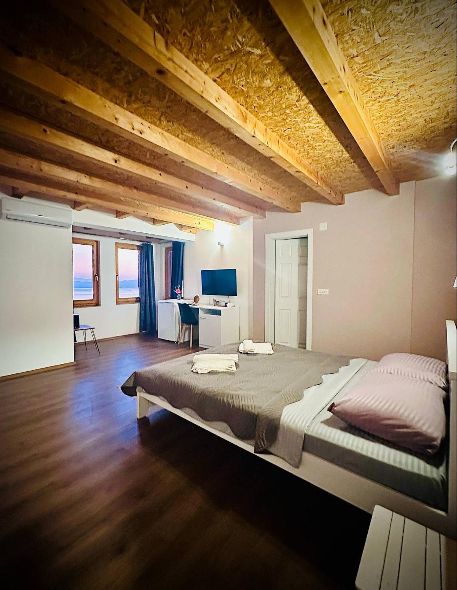 Risto'S Guest House Elshani Exterior foto